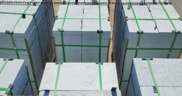 鄂州 芝麻白花岗岩5公分地铺石 花岗岩厂家工厂装车日常