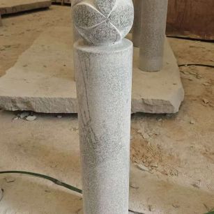 鄂州 芝麻白花岗岩石材挡车石柱、停车柱、圆柱挡车柱、方柱挡车柱等