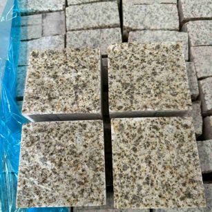 鄂州 黄金麻花岗岩自然面小方块，弹石，马蹄石等