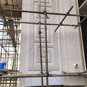 鄂州 黄金麻花岗岩别墅外墙干挂回纹造型效果