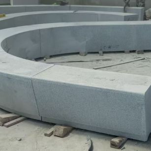 鄂州 芝麻白花岗岩光面弧形坐凳