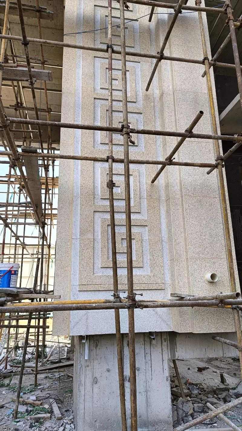 鄂州 黄金麻花岗岩别墅外墙干挂回纹造型效果