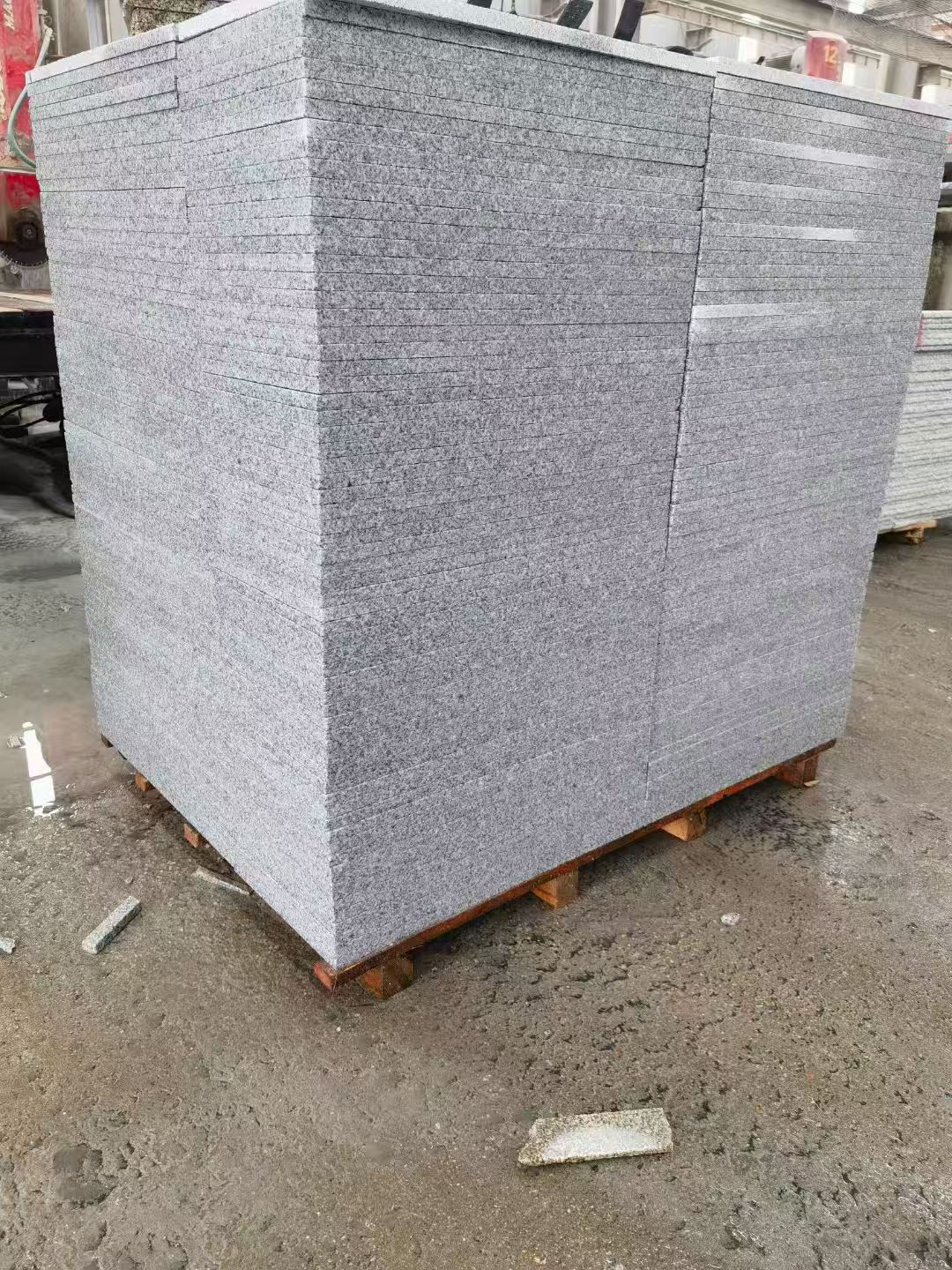 鄂州 芝麻白火烧面1.8厚300*600地铺石，尺寸标准，厚薄均匀