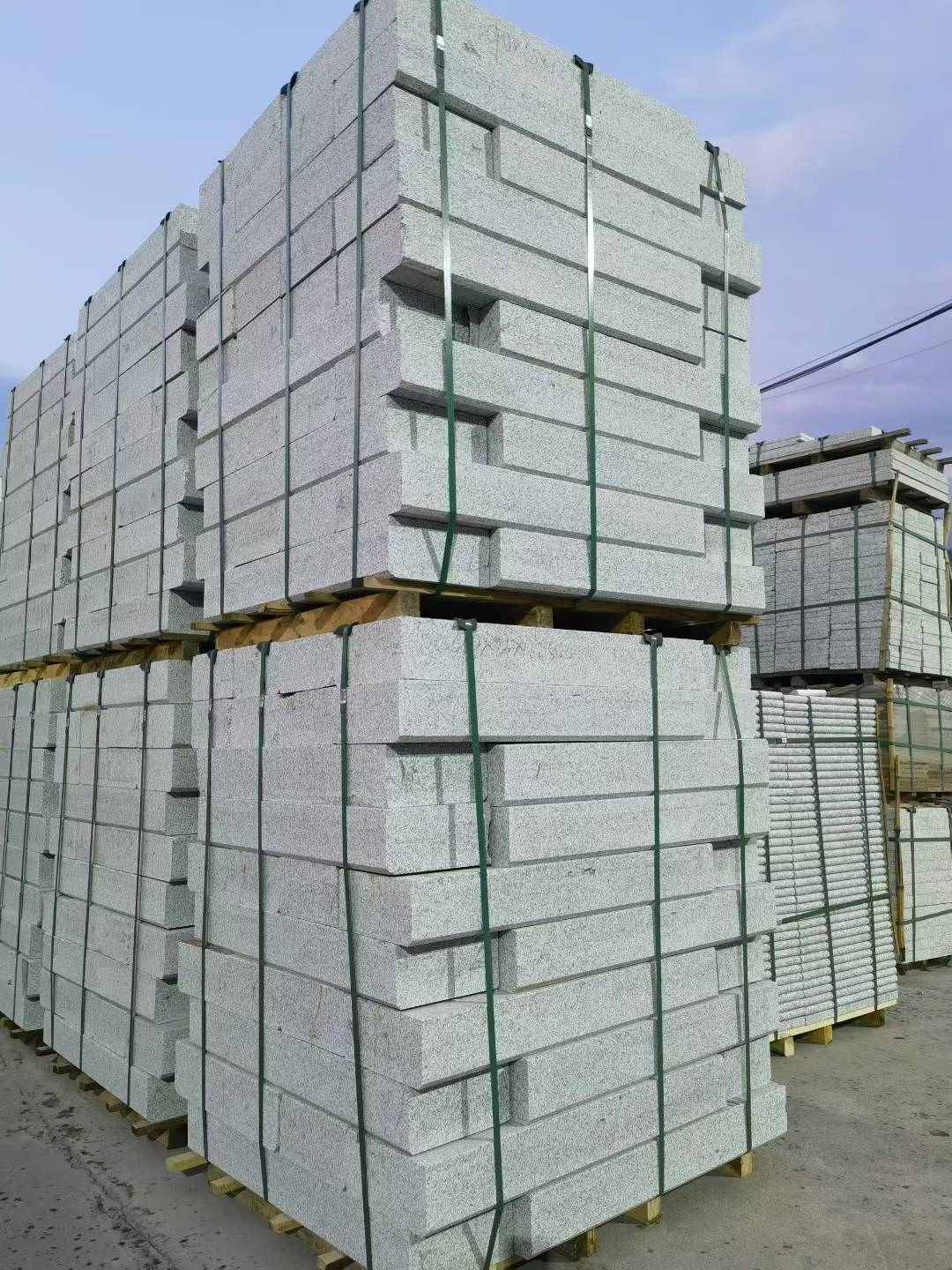 鄂州 芝麻白花岗岩路沿石，路缘石，路肩石，道牙，立缘石，马路牙子，街沿石，侧石等