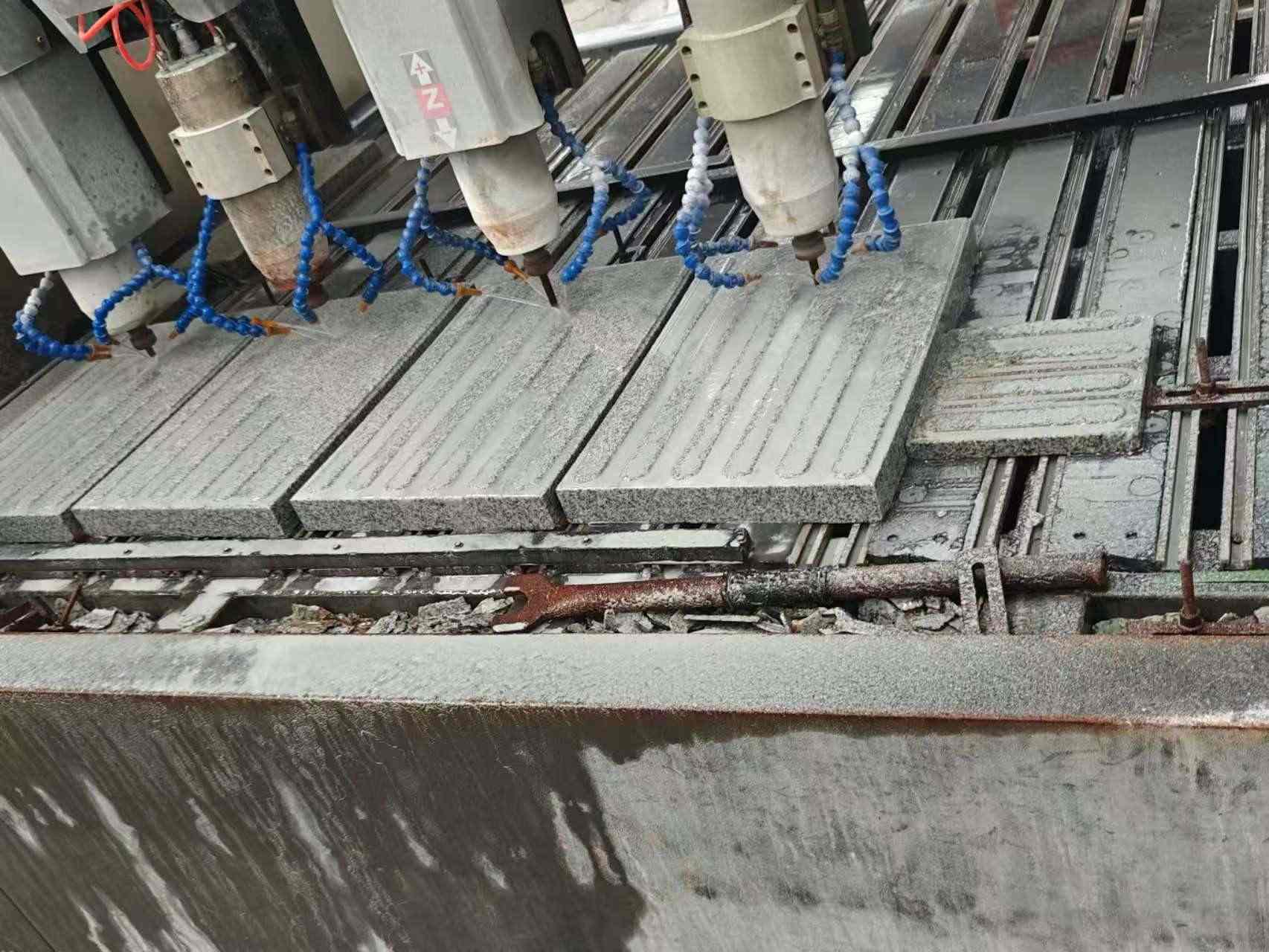 鄂州 芝麻白花岗岩荔枝面盲道雕刻