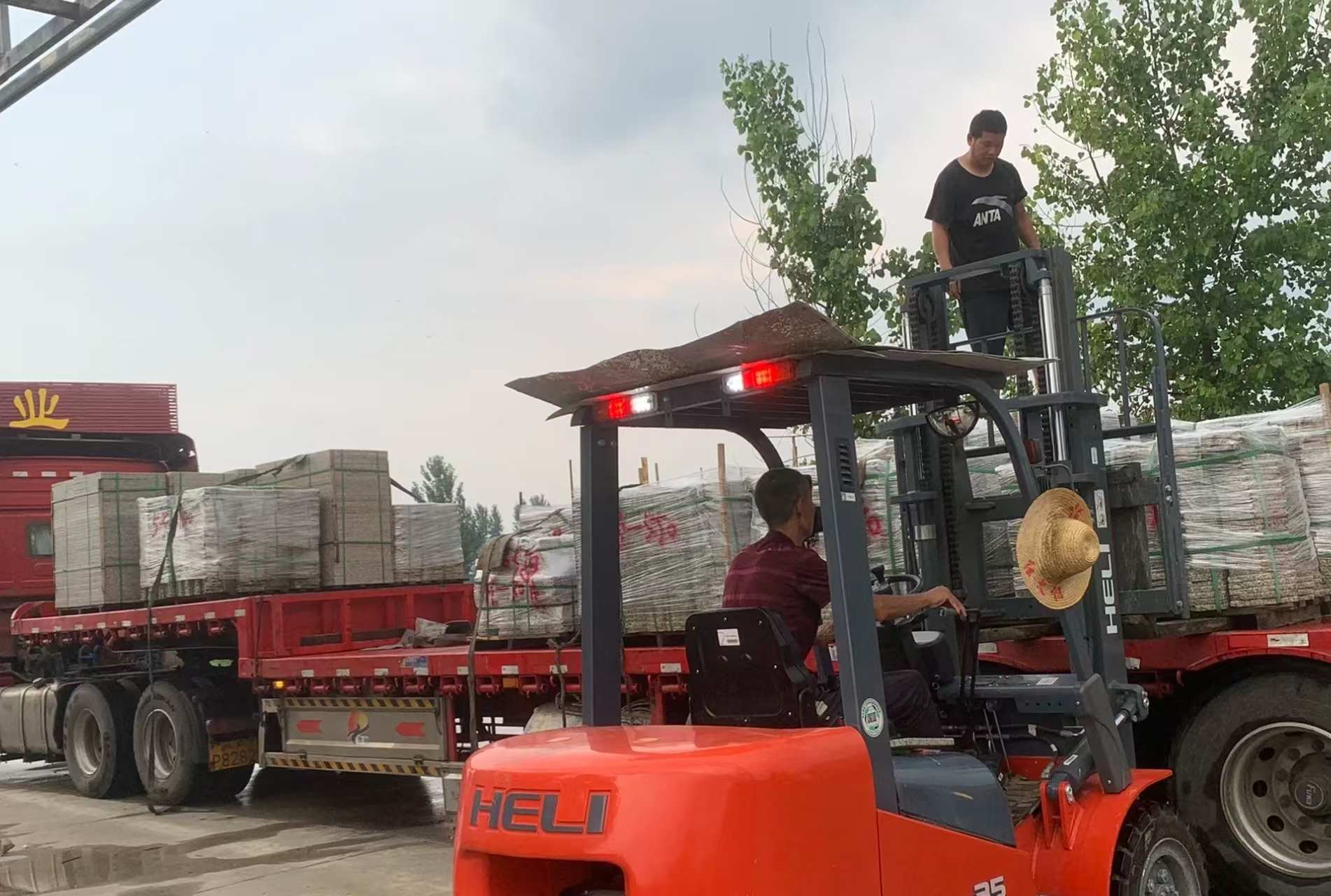 鄂州 黄金麻冰裂纹，地铺石装车