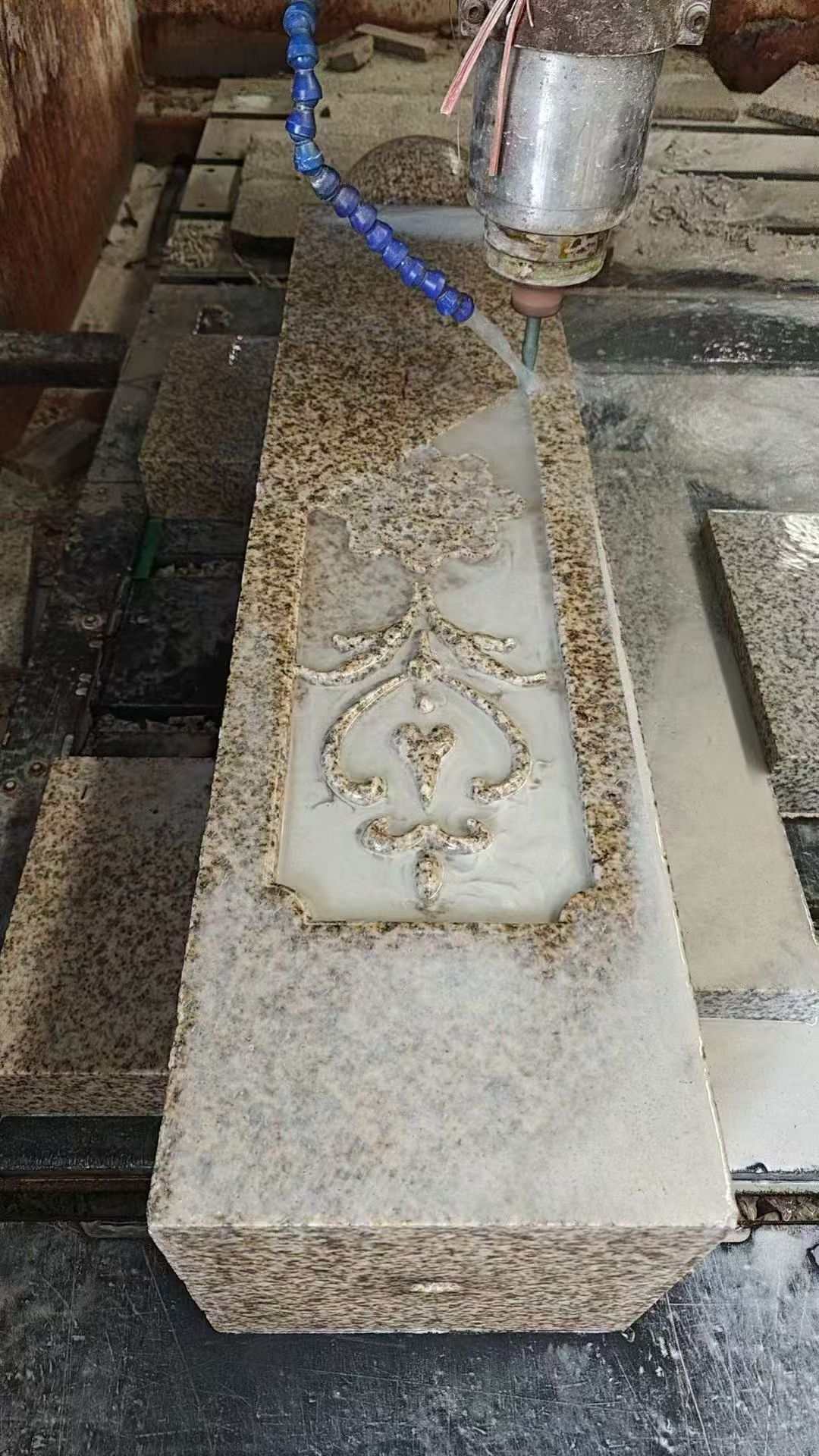 鄂州 黄金麻花岗岩异形加工雕刻栏杆大柱