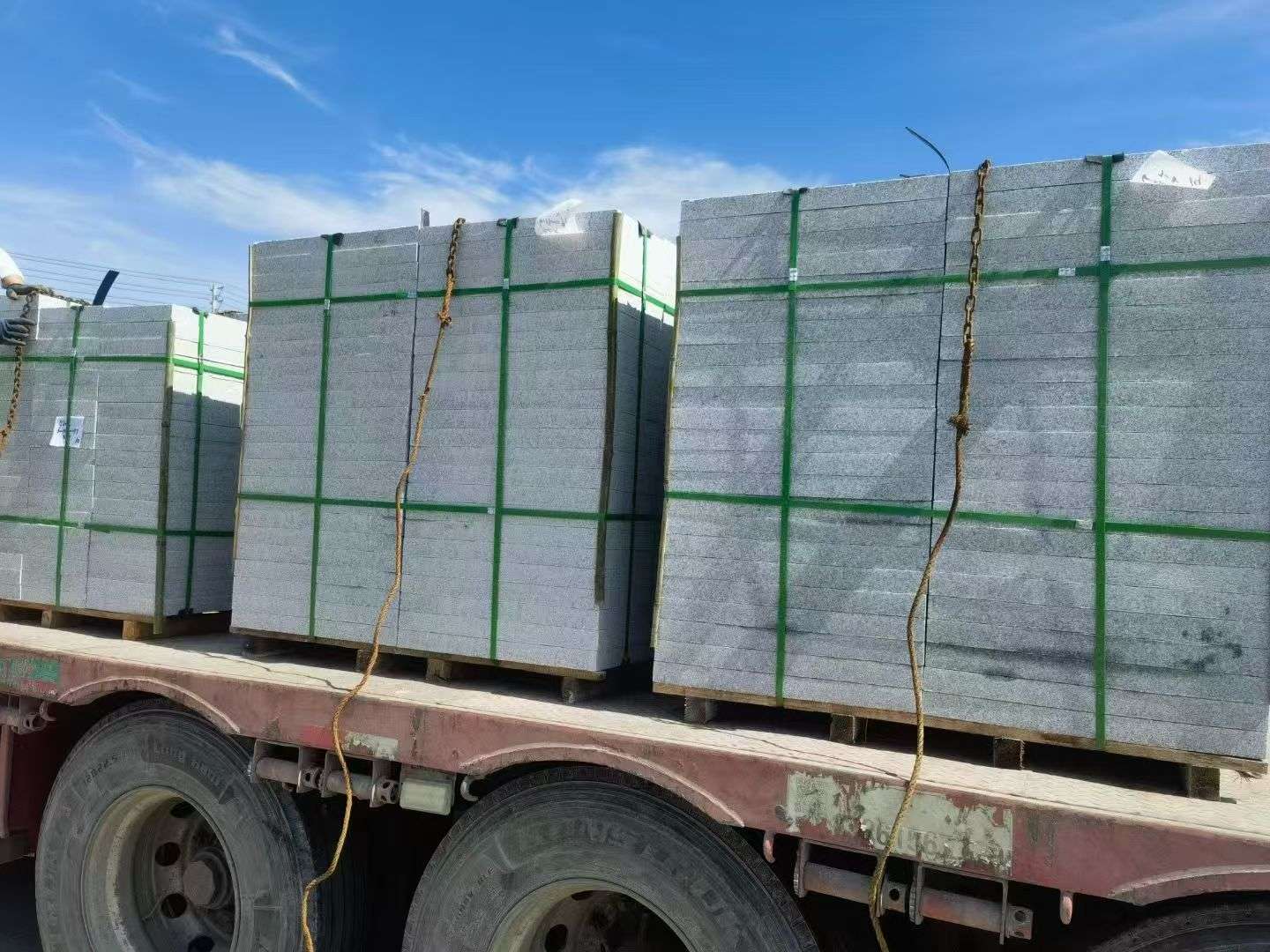 鄂州 芝麻白花岗岩地铺石装车日常