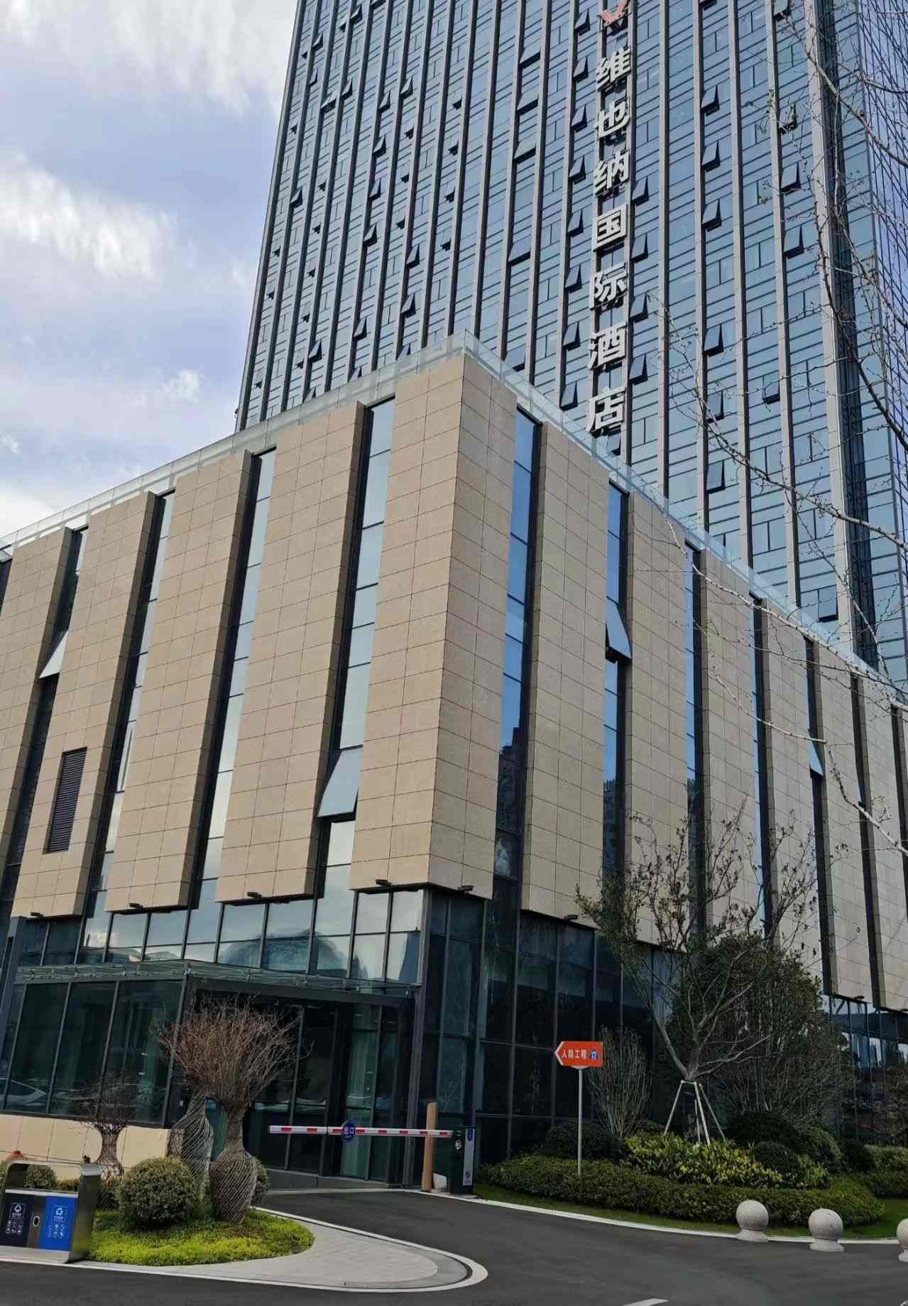 鄂州 黄金麻花岗岩外墙干挂