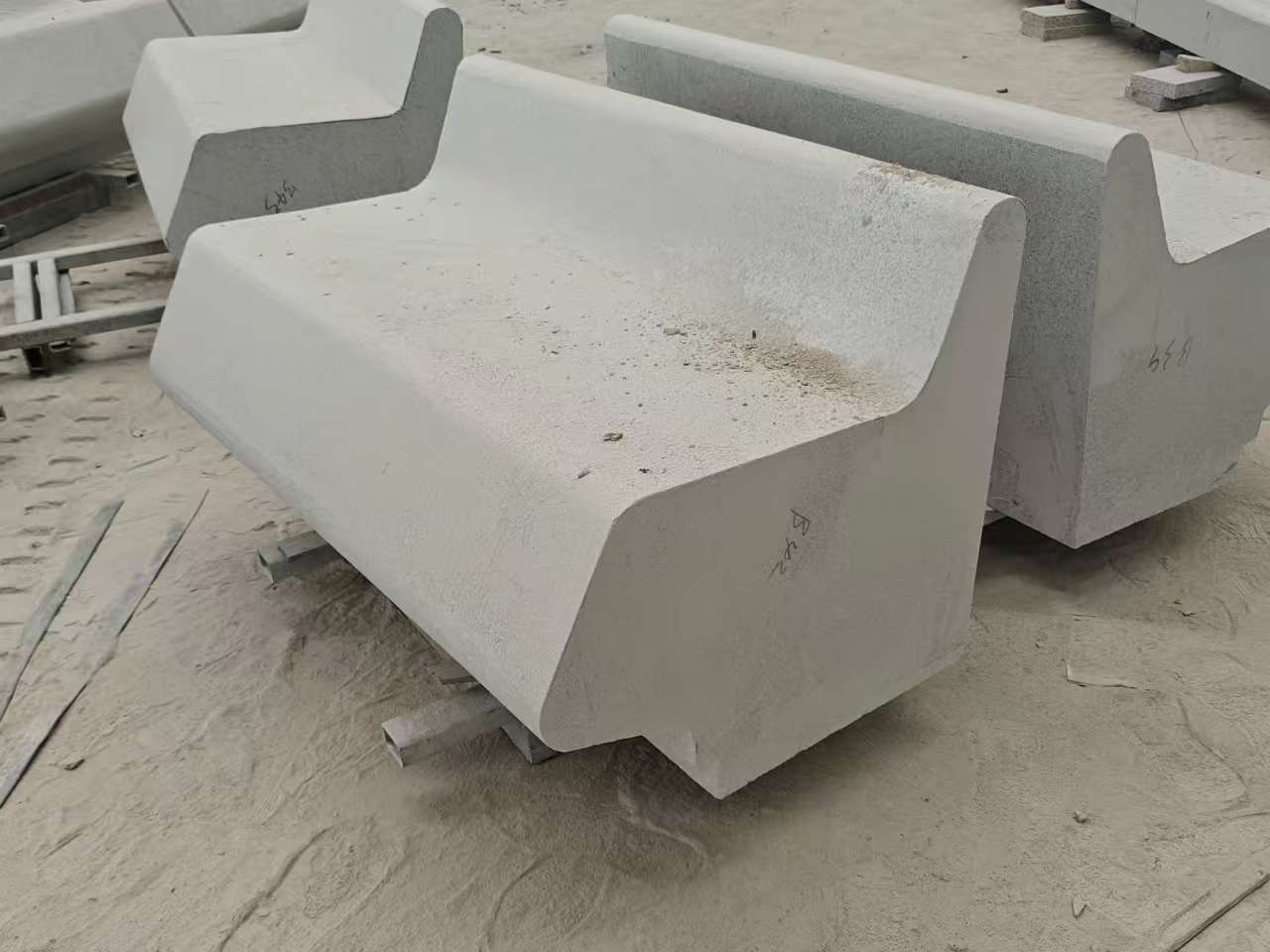 鄂州 芝麻白花岗岩异形坐凳，石凳