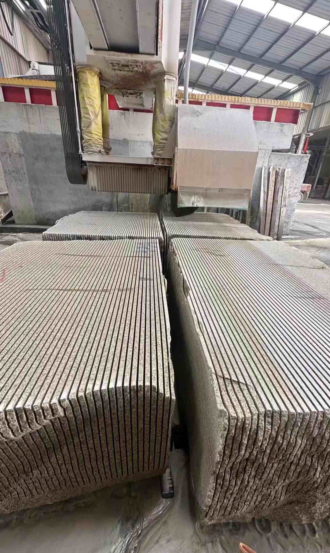 鄂州 车间生产日常，黄金麻白麻花岗岩