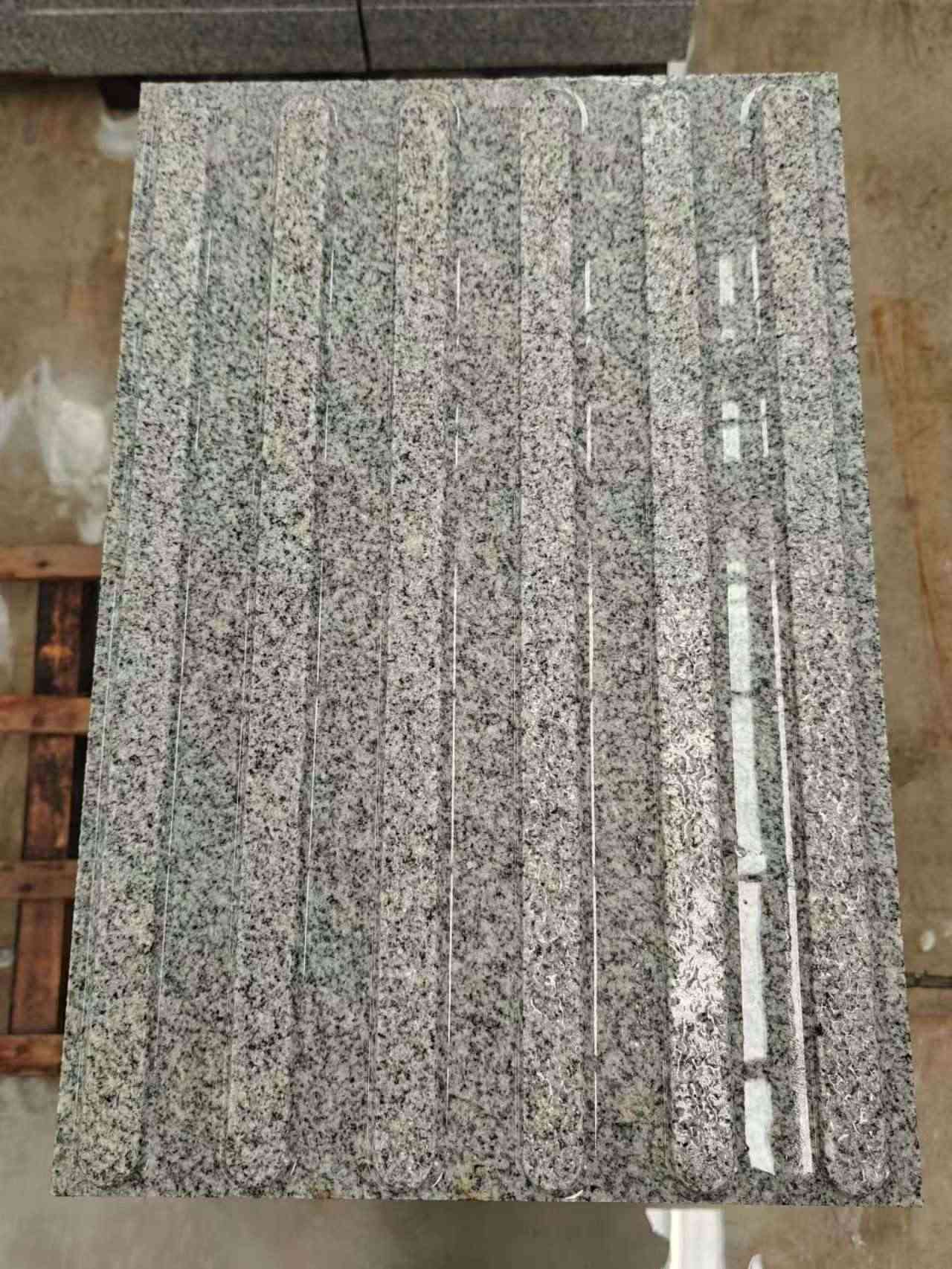 鄂州 芝麻白花岗岩荔枝面雕刻盲道，盲条