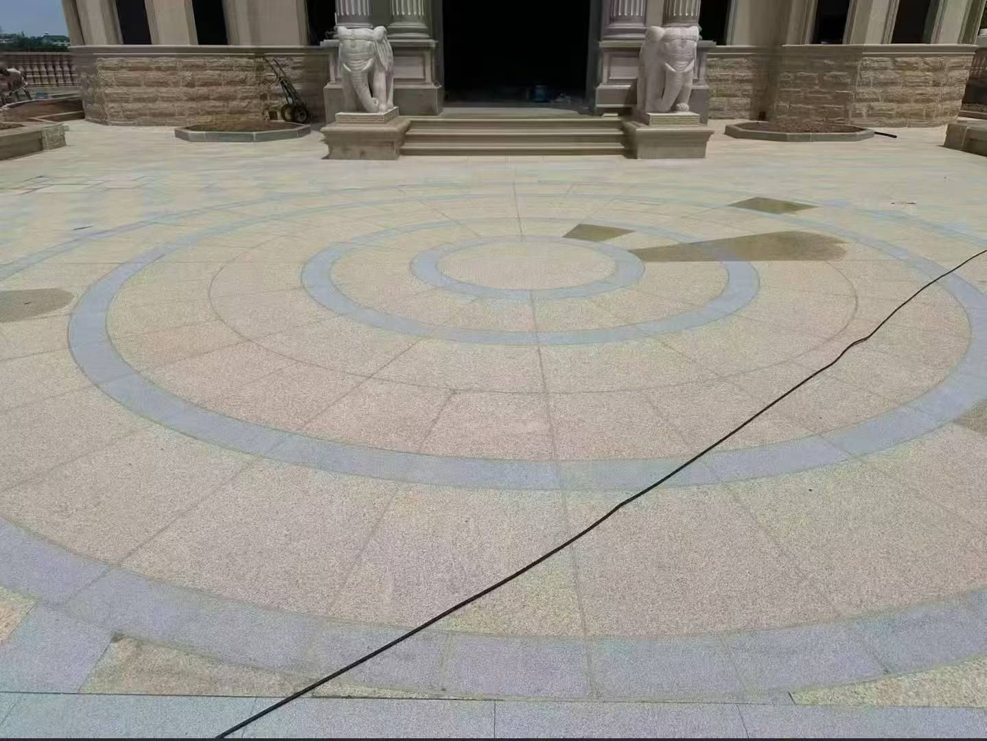 鄂州 黄金麻芝麻灰花岗岩石材地铺拼接效果