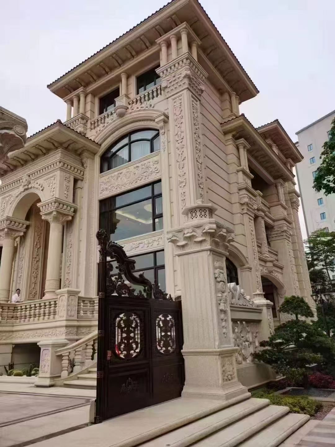 鄂州 黄金麻花岗岩别墅外墙干挂效果展示