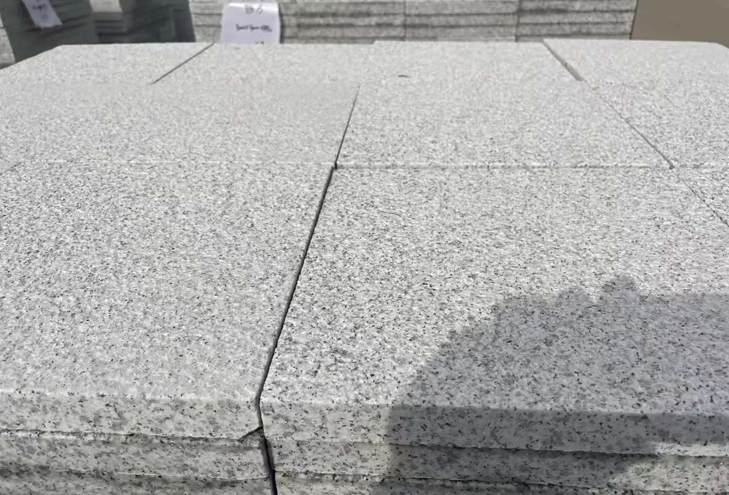 鄂州 白麻花岗岩石材推荐 荔枝面地铺石