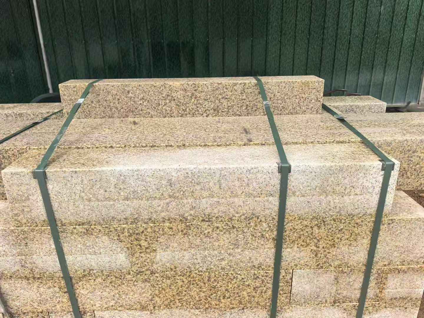 鄂州 黄金麻花岗岩石材机切面栏杆料半成品